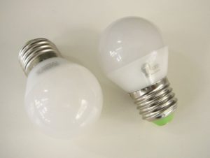 Dvě LED žárovky